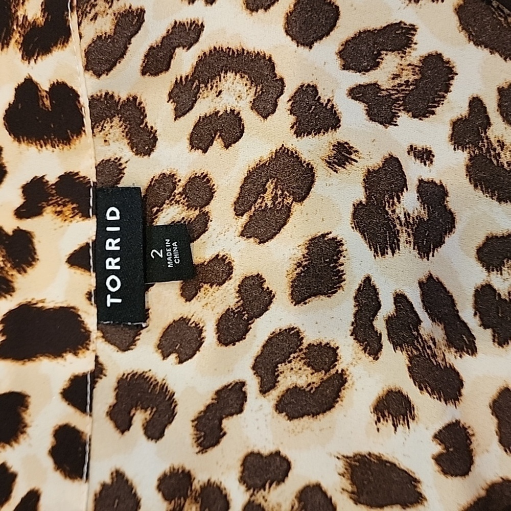 Torrid flutter sleeve animal print top 2 - Picture 4 of 8